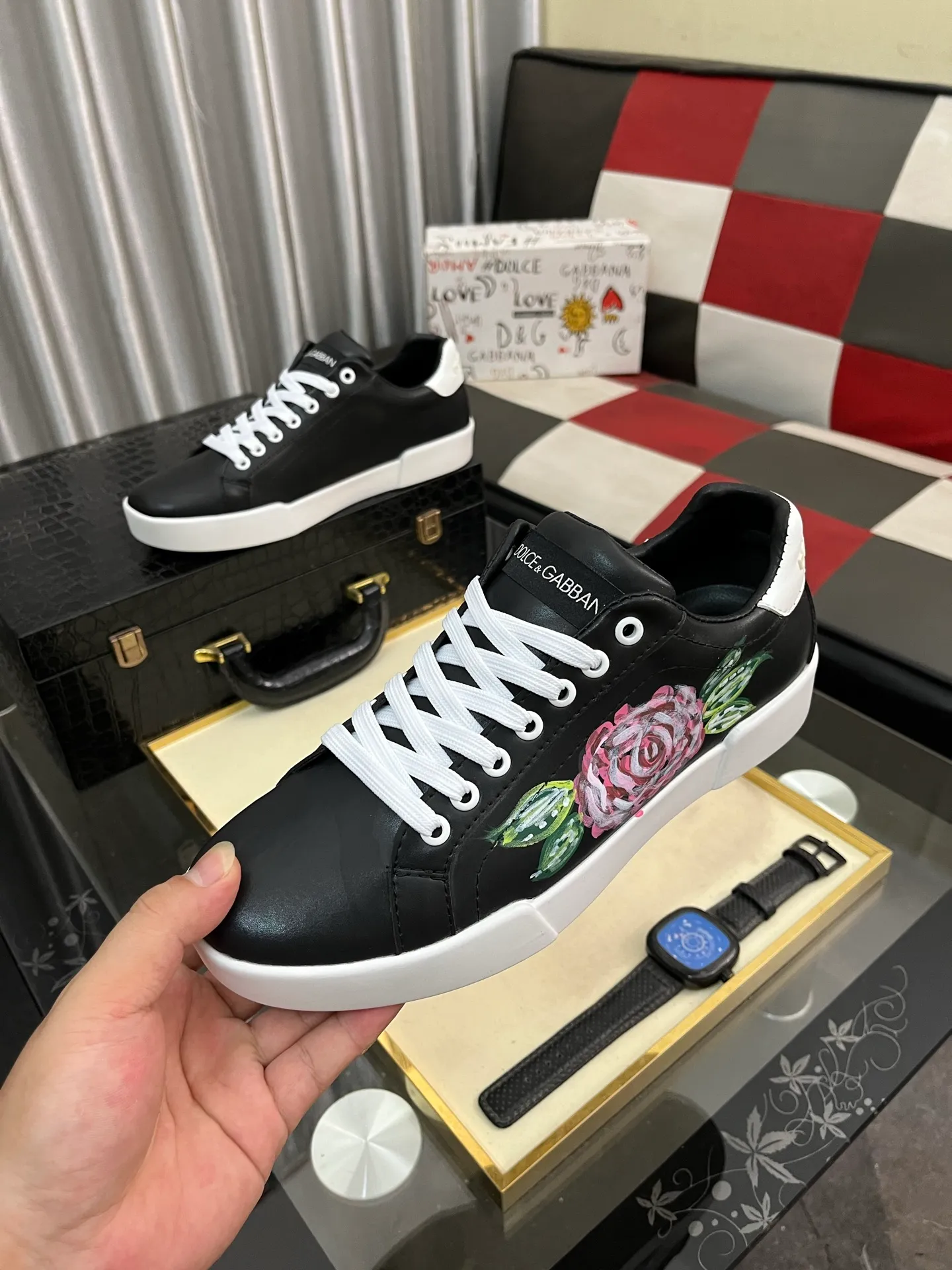 Men's shoes 💰440⌚️⌚️DG's latest popular 🔥🔥casual shoes, the tongue has the brand's iconic details, and the combination of silk cowhide and cow suede enhances the style. Fashionable and versatile, it can complement any look. Create an exquisite design with unique dynamic vitality and modern atmosphere, showing modern elegance. Size: 35-46